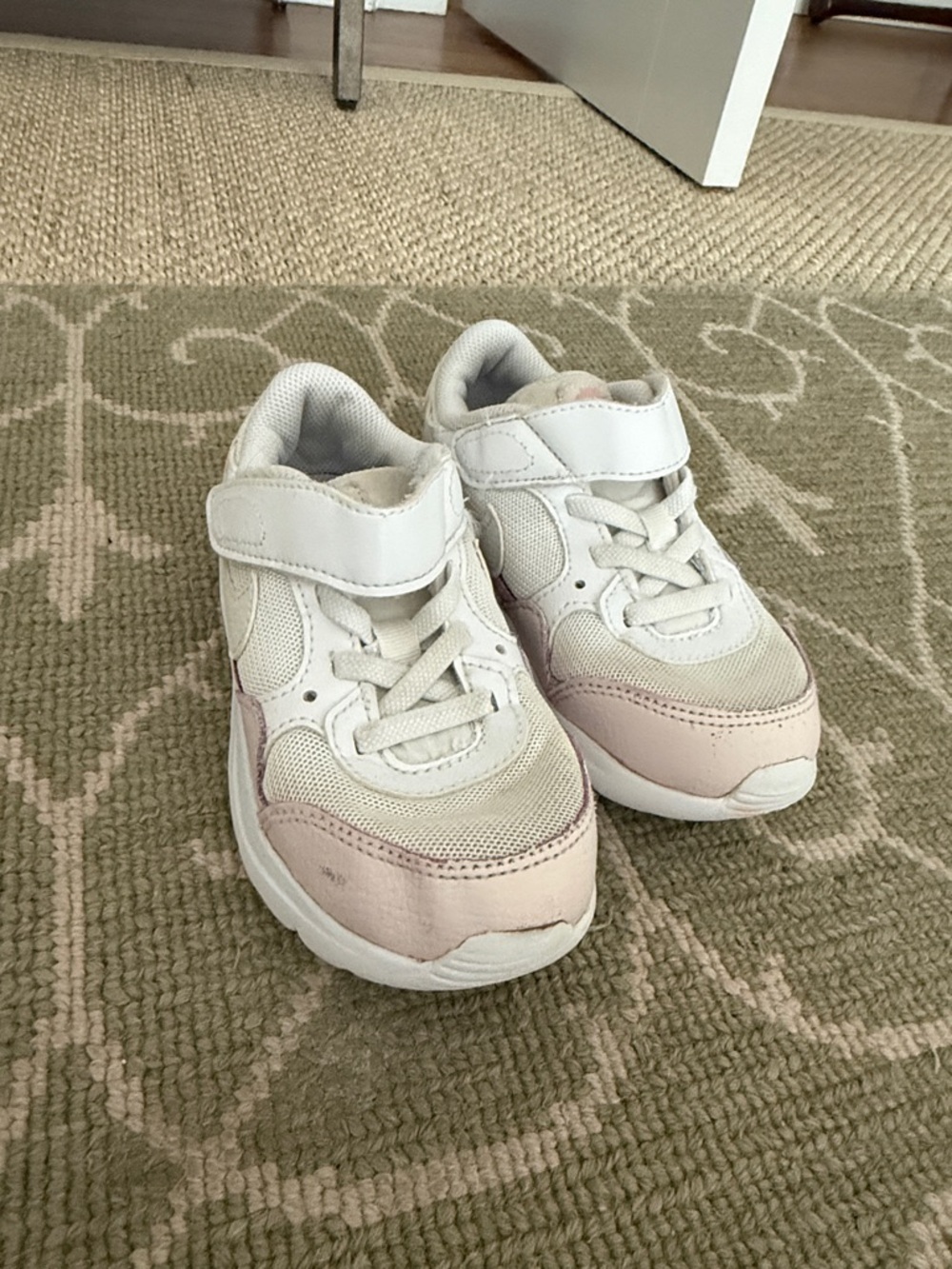 Nike Kids White and Light Pink Velcro & Lace Sneakers